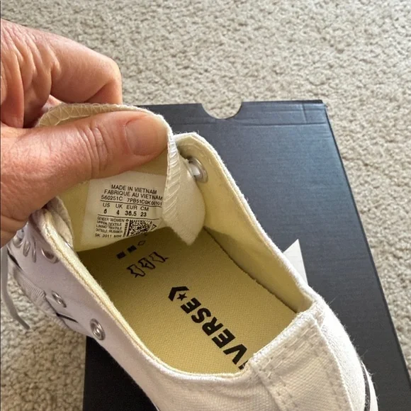 Converse White Low-Top Sneakers - Picture 6 of 8